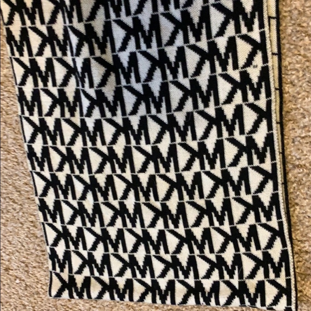 Michael Kors reversible black and white scarf